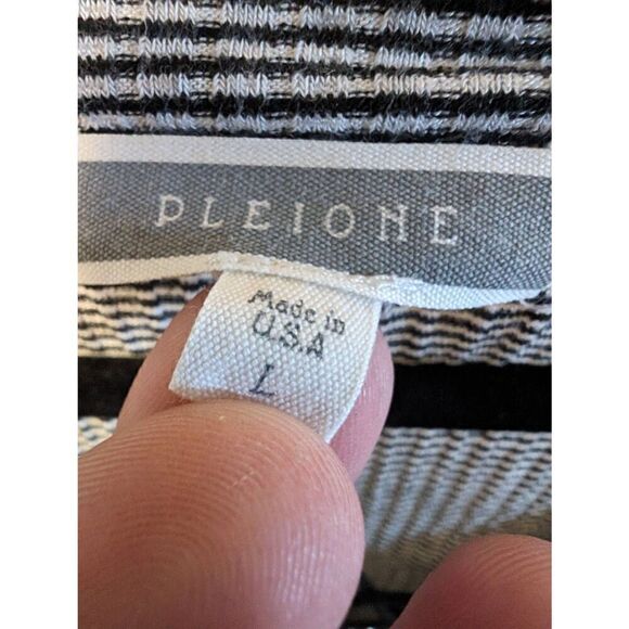 Pleione Sleeveless Knitted Striped Short with V-Neck Women's Size Large - Picture 3 of 5